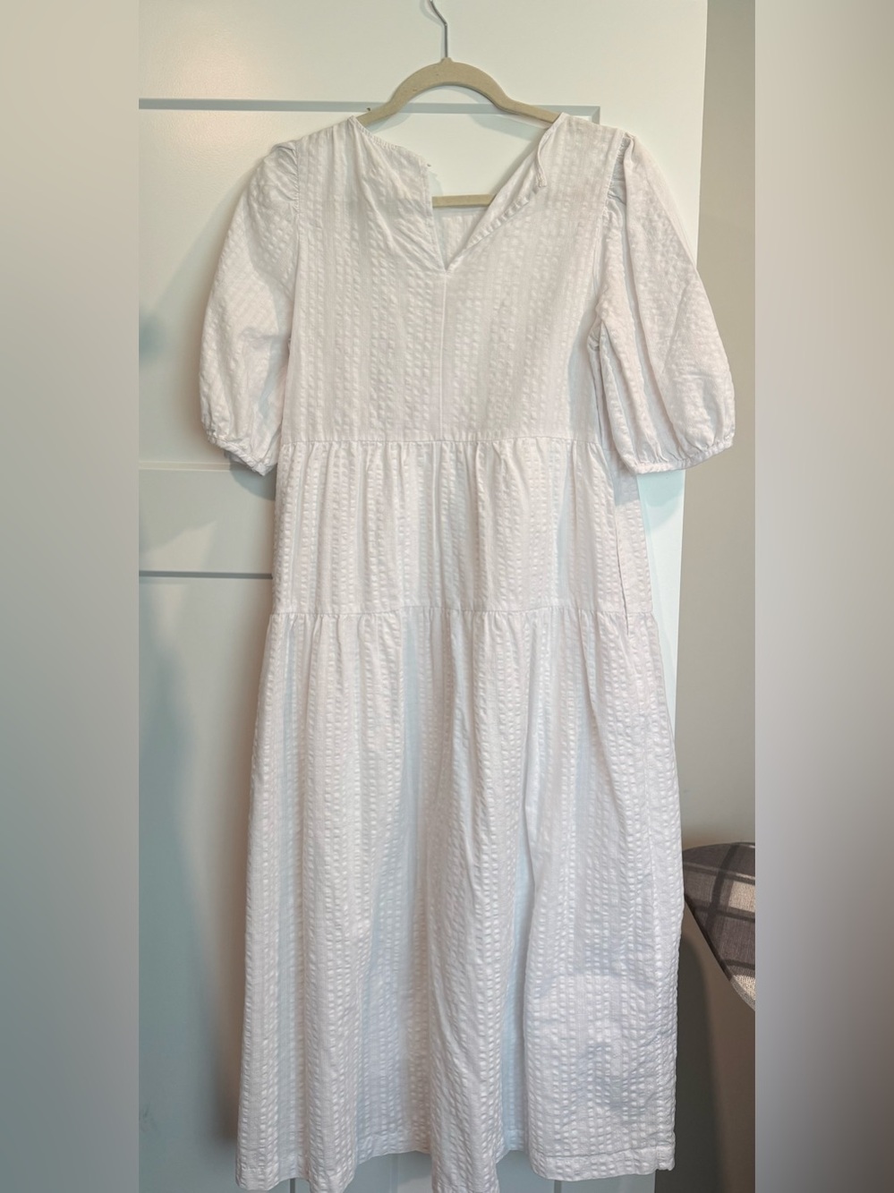Old Navy White Textured Puff-Sleeve Tiered Midi Dress - Picture 3 of 3